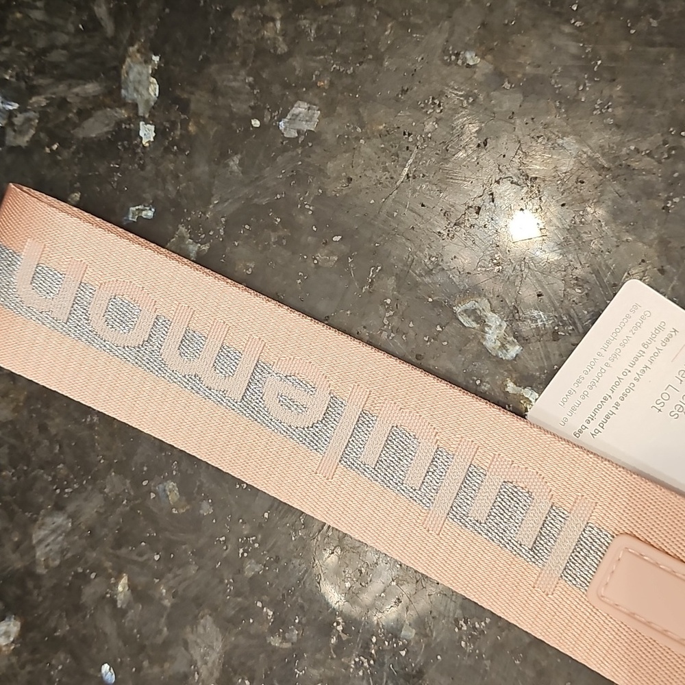 Lululemon Never Lost Keychain PIMI/SILVER SOLD OUT